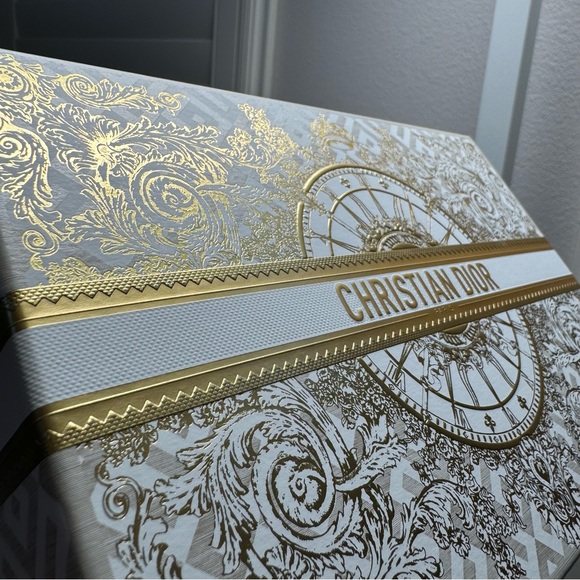 Dior Exclusive Empty 2024 Holiday Edition Couture Gift Box - Picture 3 of 6